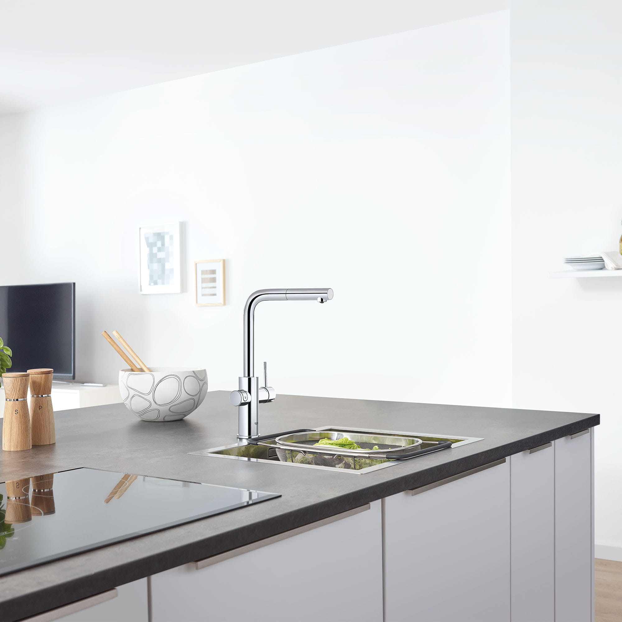 Single-Handle Pull-Out Kitchen Faucet Single Spray 1.75 GPM With Chilled & Sparkling Water